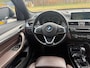 BMW X1 xDrive20i xLine | 3E EIGENAAR | 3/6/12MND GARANTIE| PANO DAK | HEAD UP | LEDER | NAVI |