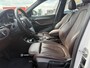BMW X1 xDrive20i xLine | 3E EIGENAAR | 3/6/12MND GARANTIE| PANO DAK | HEAD UP | LEDER | NAVI |