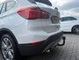 BMW X1 xDrive20i xLine | 3E EIGENAAR | 3/6/12MND GARANTIE| PANO DAK | HEAD UP | LEDER | NAVI |