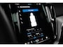 Volvo XC60 2.0 T8 Plug-in hybrid AWD Ultra Black Edition | Massage | HU-Display | Trekhaak | 360 Camera |