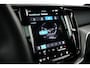 Volvo XC60 2.0 T8 Plug-in hybrid AWD Ultra Black Edition | Massage | HU-Display | Trekhaak | 360 Camera |