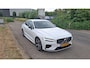 Volvo S60 Recharge T6 AWD R-Design | Trekhaak | 19 Inch Velgen | Power Seats | Harman / Kardon |
