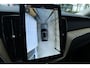Volvo XC60 T6 Plug-in hybrid AWD Ultra Dark | Luchtvering | Trekhaak | Panoramadak | Verwarmbare voorstoelen, achterbank en stuurwiel | Head-up display | Premium audio by Harman Kardon | Keyless