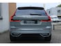 Volvo XC60 T6 Plug-in hybrid AWD Ultra Dark | Luchtvering | Trekhaak | Panoramadak | Verwarmbare voorstoelen, achterbank en stuurwiel | Head-up display | Premium audio by Harman Kardon | Keyless