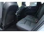 Volvo XC60 T6 Plug-in hybrid AWD Ultra Dark | Luchtvering | Trekhaak | Panoramadak | Verwarmbare voorstoelen, achterbank en stuurwiel | Head-up display | Premium audio by Harman Kardon | Keyless