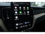 Volvo XC60 T6 Plug-in hybrid AWD Ultra Dark | Luchtvering | Trekhaak | Panoramadak | Verwarmbare voorstoelen, achterbank en stuurwiel | Head-up display | Premium audio by Harman Kardon | Keyless
