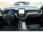 Volvo XC60 T6 Plug-in hybrid AWD Ultra Dark | Luchtvering | Trekhaak | Panoramadak | Verwarmbare voorstoelen, achterbank en stuurwiel | Head-up display | Premium audio by Harman Kardon | Keyless