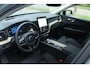 Volvo XC60 T6 Plug-in hybrid AWD Ultra Dark | Luchtvering | Trekhaak | Panoramadak | Verwarmbare voorstoelen, achterbank en stuurwiel | Head-up display | Premium audio by Harman Kardon | Keyless