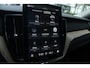 Volvo XC60 T6 Plug-in hybrid AWD Ultra Dark | Luchtvering | Trekhaak | Panoramadak | Verwarmbare voorstoelen, achterbank en stuurwiel | Head-up display | Premium audio by Harman Kardon | Keyless