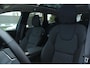 Volvo XC60 T6 Plug-in hybrid AWD Ultra Dark | Luchtvering | Trekhaak | Panoramadak | Verwarmbare voorstoelen, achterbank en stuurwiel | Head-up display | Premium audio by Harman Kardon | Keyless