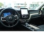 Volvo XC60 T6 Plug-in hybrid AWD Ultra Dark | Luchtvering | Trekhaak | Panoramadak | Verwarmbare voorstoelen, achterbank en stuurwiel | Head-up display | Premium audio by Harman Kardon | Keyless