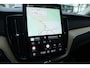 Volvo XC60 T6 Plug-in hybrid AWD Ultra Dark | Luchtvering | Trekhaak | Panoramadak | Verwarmbare voorstoelen, achterbank en stuurwiel | Head-up display | Premium audio by Harman Kardon | Keyless