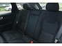 Volvo XC60 T6 Plug-in hybrid AWD Ultra Dark | Luchtvering | Trekhaak | Panoramadak | Verwarmbare voorstoelen, achterbank en stuurwiel | Head-up display | Premium audio by Harman Kardon | Keyless