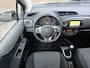 Toyota Yaris 1.3 VVT-i Aspiration | 2E EIGENAAR | 3/6 OF 12MND GARANTIE | NAVI | CAMERA | AIRCO | NW APK |