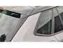 Skoda Kamiq 1.0 TSI Selection Camera achter - Keyless entree - Apple Carplay - Zwarte gril - 17 inch Wielen - Winter Pack - Keyless start - Privacy Glass - Virtual Desk - Zwart dak en A Stijl