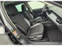 Skoda Kamiq 1.0 TSI Selection Camera achter - Keyless entree - Apple Carplay - Zwarte gril - 17 inch Wielen - Winter Pack - Keyless start - Privacy Glass - Virtual Desk - Zwart dak en A Stijl