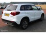 Suzuki Vitara 1.0 Boosterjet Select Automaat, Donker glas, Navigatie, App connect, Cruise, Clima, Pdc + Camera, Wit metallic