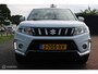 Suzuki Vitara 1.0 Boosterjet Select Automaat, Donker glas, Navigatie, App connect, Cruise, Clima, Pdc + Camera, Wit metallic