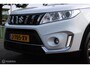 Suzuki Vitara 1.0 Boosterjet Select Automaat, Donker glas, Navigatie, App connect, Cruise, Clima, Pdc + Camera, Wit metallic