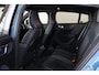 Volvo C40 Extended Range Ultimate 82 kWh - Panoramadak - IntelliSafe Assist & Surround - 360º Camera - Harman/Kardon audio - Verwarmde voorstoelen & stuur - Parkeersensoren voor & achter - Elektr. bedienb. voorstoelen met geheugen links - Warmtepomp - Extra getint glas - Inklapbare trekhaak - 19' LMV