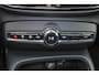 Volvo XC40 Recharge Plus 70 kWh - IntelliSafe Assist & Surround - Parkeercamera achter - Verwarmde voorstoelen & stuur - Parkeersensoren voor & achter - Draadloze tel. lader - Extra getint glas - 19' LMV