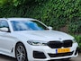 BMW 5-Serie Touring 530e M Sport LED CarPlay Elek. Stoelen 100% dealer onderhouden 530e Business Edition Plus