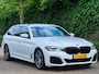 BMW 5-Serie Touring 530e M Sport LED CarPlay Elek. Stoelen 100% dealer onderhouden 530e Business Edition Plus