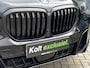 BMW X5 xDrive50e High Executive M Sport | Sky Lounge | Achteras Besturing | BMW Nieren Iconic Glow | Head-UP | Panodak Sky Lounge | Luchtvering | Soft Close | Harman-Kardon | 360 Camera | Trekhaak | Park Assist Prof | Individual Leder Merino | Zwarte Hemel |
