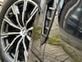 BMW X5 xDrive50e High Executive M Sport | Sky Lounge | Achteras Besturing | BMW Nieren Iconic Glow | Head-UP | Panodak Sky Lounge | Luchtvering | Soft Close | Harman-Kardon | 360 Camera | Trekhaak | Park Assist Prof | Individual Leder Merino | Zwarte Hemel |
