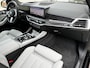 BMW X5 xDrive50e High Executive M Sport | Sky Lounge | Achteras Besturing | BMW Nieren Iconic Glow | Head-UP | Panodak Sky Lounge | Luchtvering | Soft Close | Harman-Kardon | 360 Camera | Trekhaak | Park Assist Prof | Individual Leder Merino | Zwarte Hemel |
