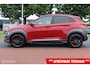 Hyundai Kona 1.6 GDI HEV Fashion Sport, Rosso Color Package, Trekhaak, Donker glas + zwarte hemel, Navi, App connect, Pdc voor + achter + camera, Cruise, Clima, Dode hoek detectie