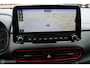 Hyundai Kona 1.6 GDI HEV Fashion Sport, Rosso Color Package, Trekhaak, Donker glas + zwarte hemel, Navi, App connect, Pdc voor + achter + camera, Cruise, Clima, Dode hoek detectie