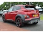 Hyundai Kona 1.6 GDI HEV Fashion Sport, Rosso Color Package, Trekhaak, Donker glas + zwarte hemel, Navi, App connect, Pdc voor + achter + camera, Cruise, Clima, Dode hoek detectie