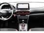 Hyundai Kona 1.6 GDI HEV Fashion Sport, Rosso Color Package, Trekhaak, Donker glas + zwarte hemel, Navi, App connect, Pdc voor + achter + camera, Cruise, Clima, Dode hoek detectie