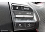 Hyundai Kona 1.6 GDI HEV Fashion Sport, Rosso Color Package, Trekhaak, Donker glas + zwarte hemel, Navi, App connect, Pdc voor + achter + camera, Cruise, Clima, Dode hoek detectie