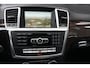 Mercedes-Benz ML-klasse 350 | 306PK | Schuifdak | Leder | Camera | Keyless Een indrukwekkend exemplaar van de Mercedes-Benz M-Klasse 350 met de krachtige 3.5 V6 benzinemotor met 306 pk, gekoppeld aan een comfortabele automatische transmissie. Een echte SUV voor wie