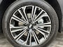 Geely Starray EM-i 1.5 Max+ / 29,8 kWh / 136KM WLTP / max 1055KM Actieradius / PHEV / Plug-in / Fabrieksgarantie t/m 07-2034 / Stoelverwarming voor en achter / Stoelmassage / Schuif-kantel dak / Stoelventilatie / Stuurverwarming / Elektrisch verstelbare stoelen / Elektrische achterklep / Adaptieve cruise control / Apple Carplay/Android Auto / Navigatie /