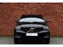 Volvo XC40 1.5 T3 R-Design | Stoel-/ stuurwielverwarming | 100% dealeronderhouden | Verwarmde voorruit | Adaptieve cruise control | BLIS | Noodreservewiel | Extra getint glas achter | 18 inch. lichtmetalen velgen | Achteruitrijcamera | Parkeersensoren voor + achter | Keyless entry | Alarmklasse 3