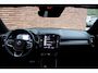 Volvo XC40 1.5 T3 R-Design | Stoel-/ stuurwielverwarming | 100% dealeronderhouden | Verwarmde voorruit | Adaptieve cruise control | BLIS | Noodreservewiel | Extra getint glas achter | 18 inch. lichtmetalen velgen | Achteruitrijcamera | Parkeersensoren voor + achter | Keyless entry | Alarmklasse 3