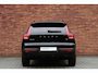 Volvo XC40 1.5 T3 R-Design | Stoel-/ stuurwielverwarming | 100% dealeronderhouden | Verwarmde voorruit | Adaptieve cruise control | BLIS | Noodreservewiel | Extra getint glas achter | 18 inch. lichtmetalen velgen | Achteruitrijcamera | Parkeersensoren voor + achter | Keyless entry | Alarmklasse 3