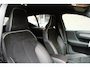 Volvo XC40 1.5 T3 R-Design | Stoel-/ stuurwielverwarming | 100% dealeronderhouden | Verwarmde voorruit | Adaptieve cruise control | BLIS | Noodreservewiel | Extra getint glas achter | 18 inch. lichtmetalen velgen | Achteruitrijcamera | Parkeersensoren voor + achter | Keyless entry | Alarmklasse 3