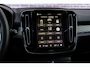 Volvo EX40 Single Motor Extended Range Ultra Europa 82 kWh Black Edition | Getint glas | Nubuck | Panoramadak | Harman/Kardon | Stoelverwarming voor + achter | Keyless | 20" Velgen |