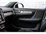 Volvo EX40 Single Motor Extended Range Ultra Europa 82 kWh Black Edition | Getint glas | Nubuck | Panoramadak | Harman/Kardon | Stoelverwarming voor + achter | Keyless | 20" Velgen |