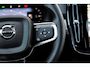 Volvo EX40 Single Motor Extended Range Ultra Europa 82 kWh Black Edition | Getint glas | Nubuck | Panoramadak | Harman/Kardon | Stoelverwarming voor + achter | Keyless | 20" Velgen |