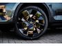 Volvo EX40 Single Motor Extended Range Ultra Europa 82 kWh Black Edition | Getint glas | Nubuck | Panoramadak | Harman/Kardon | Stoelverwarming voor + achter | Keyless | 20" Velgen |