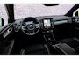 Volvo EX40 Single Motor Extended Range Ultra Europa 82 kWh Black Edition | Getint glas | Nubuck | Panoramadak | Harman/Kardon | Stoelverwarming voor + achter | Keyless | 20" Velgen |