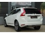 Volvo XC60 2.0 D3 FWD Summum | 150PK | Pano | Leder | Camera | Trekhaak Deze Volvo XC60 D3 Summum is een bijzonder complete en comfortabele SUV waarin de kenmerkende Scandinavische kwaliteit van Volvo uitstekend samenkomt met luxe, veiligheid en praktische bruikb