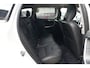 Volvo XC60 2.0 D3 FWD Summum | 150PK | Pano | Leder | Camera | Trekhaak Deze Volvo XC60 D3 Summum is een bijzonder complete en comfortabele SUV waarin de kenmerkende Scandinavische kwaliteit van Volvo uitstekend samenkomt met luxe, veiligheid en praktische bruikb