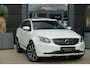 Volvo XC60 2.0 D3 FWD Summum | 150PK | Pano | Leder | Camera | Trekhaak Deze Volvo XC60 D3 Summum is een bijzonder complete en comfortabele SUV waarin de kenmerkende Scandinavische kwaliteit van Volvo uitstekend samenkomt met luxe, veiligheid en praktische bruikb