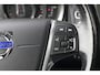 Volvo XC60 2.0 D3 FWD Summum | 150PK | Pano | Leder | Camera | Trekhaak Deze Volvo XC60 D3 Summum is een bijzonder complete en comfortabele SUV waarin de kenmerkende Scandinavische kwaliteit van Volvo uitstekend samenkomt met luxe, veiligheid en praktische bruikb